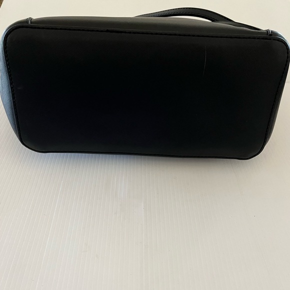 Guess Delaney Black Medium Classic Tote Bag - Picture 6 of 16